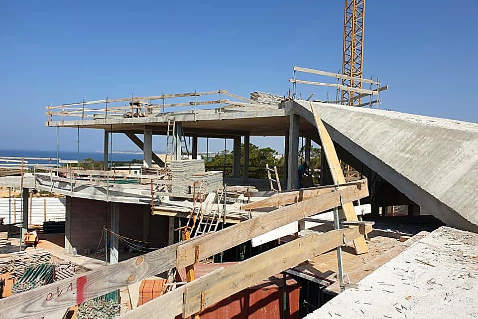 Flat slab with void formers and reinforcement fixed