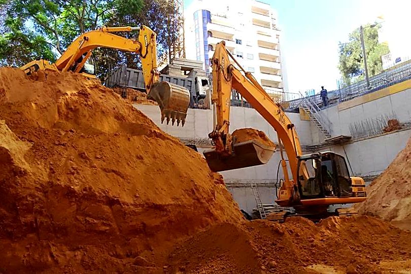 Basement construction with retaining walls and reinforcement